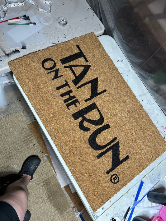 TAN ON THE RUN Logo’d Doormat